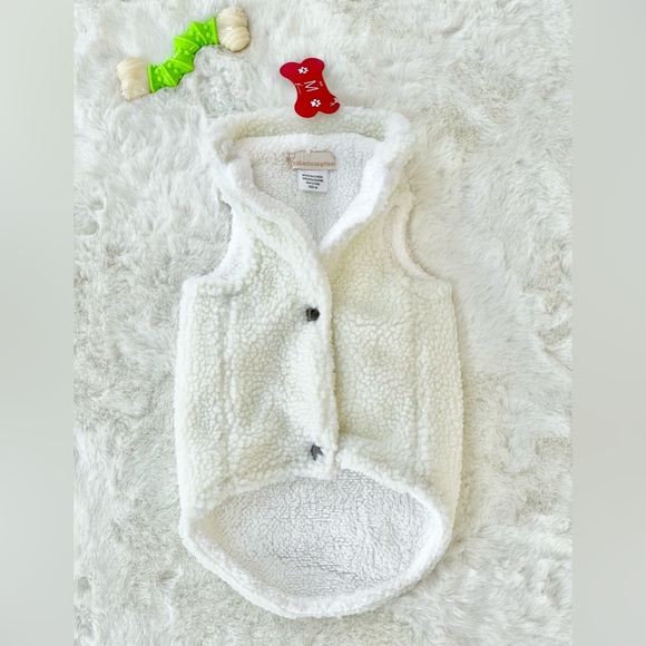 🐶New with tags Fleece DOG JACKET IVORY SNAP CLOSURE Size Medium - Picture 2 of 3